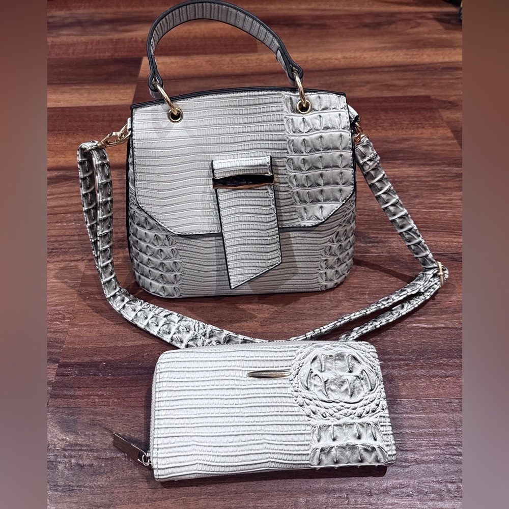 Le Meil Croc Embossed Purse & Wallet
